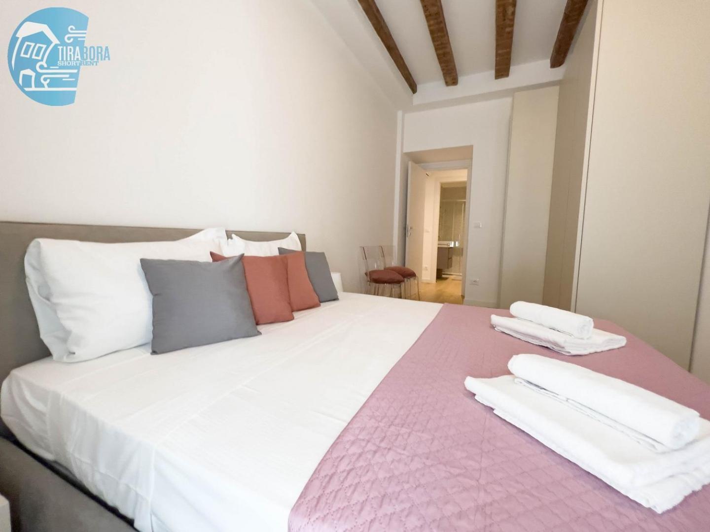 Apartment Cavana 5 Tirabora Short Rent